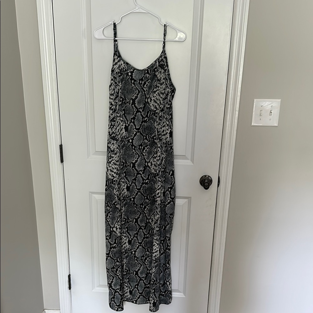 Chic Black and Gray Snake Print Maxi Dress